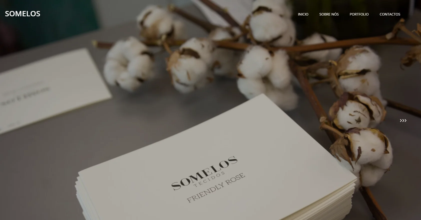 포르투갈 대표 텍스타일 브랜드 소멜로스(Somelos)의 독보적인 수직 계열화 시스템과 지속 가능한 원단 기술력을 분석합니다. 오가닉 코튼부터 플란넬까지 프리미엄 원단의 모든 것을 확인하세요.