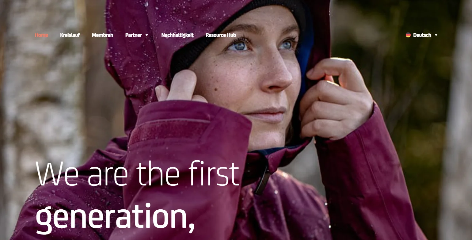 기능성 원단의 미래, 심파텍스(Sympatex)의 독보적인 무기공 멤브레인 기술과 지속 가능한 철학을 분석합니다. 방수·투습 성능부터 친환경 리사이클 시스템까지, 프리미엄 원단의 가치를 확인하세요.