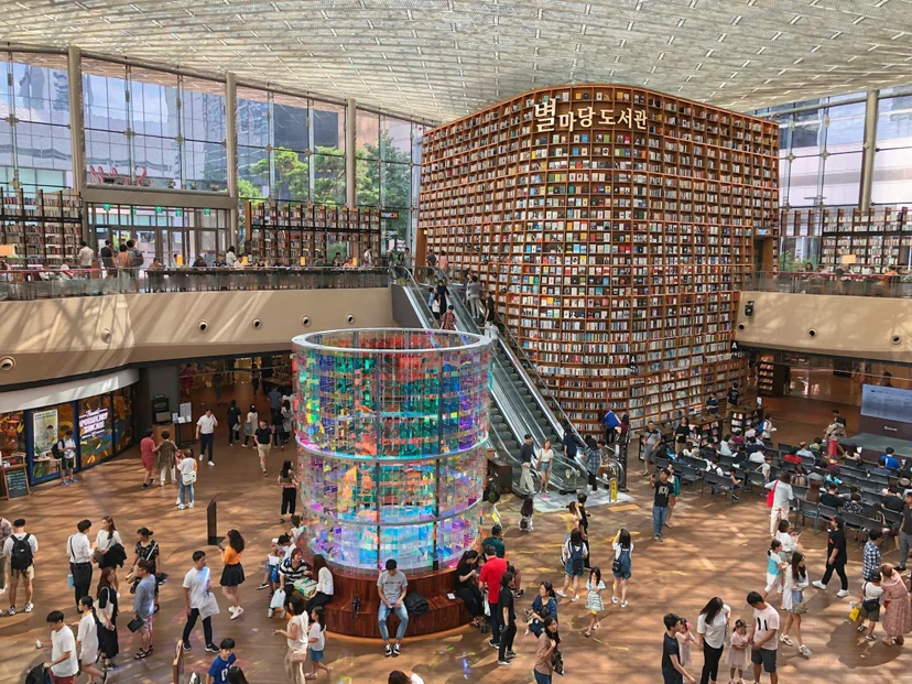 Starfield Library: open library inside Coex mall