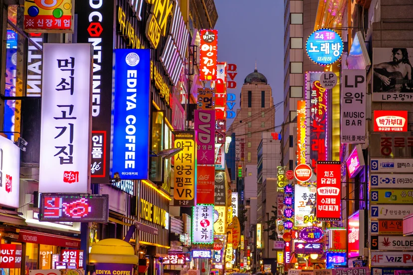 Chaotic Korean Alleyways