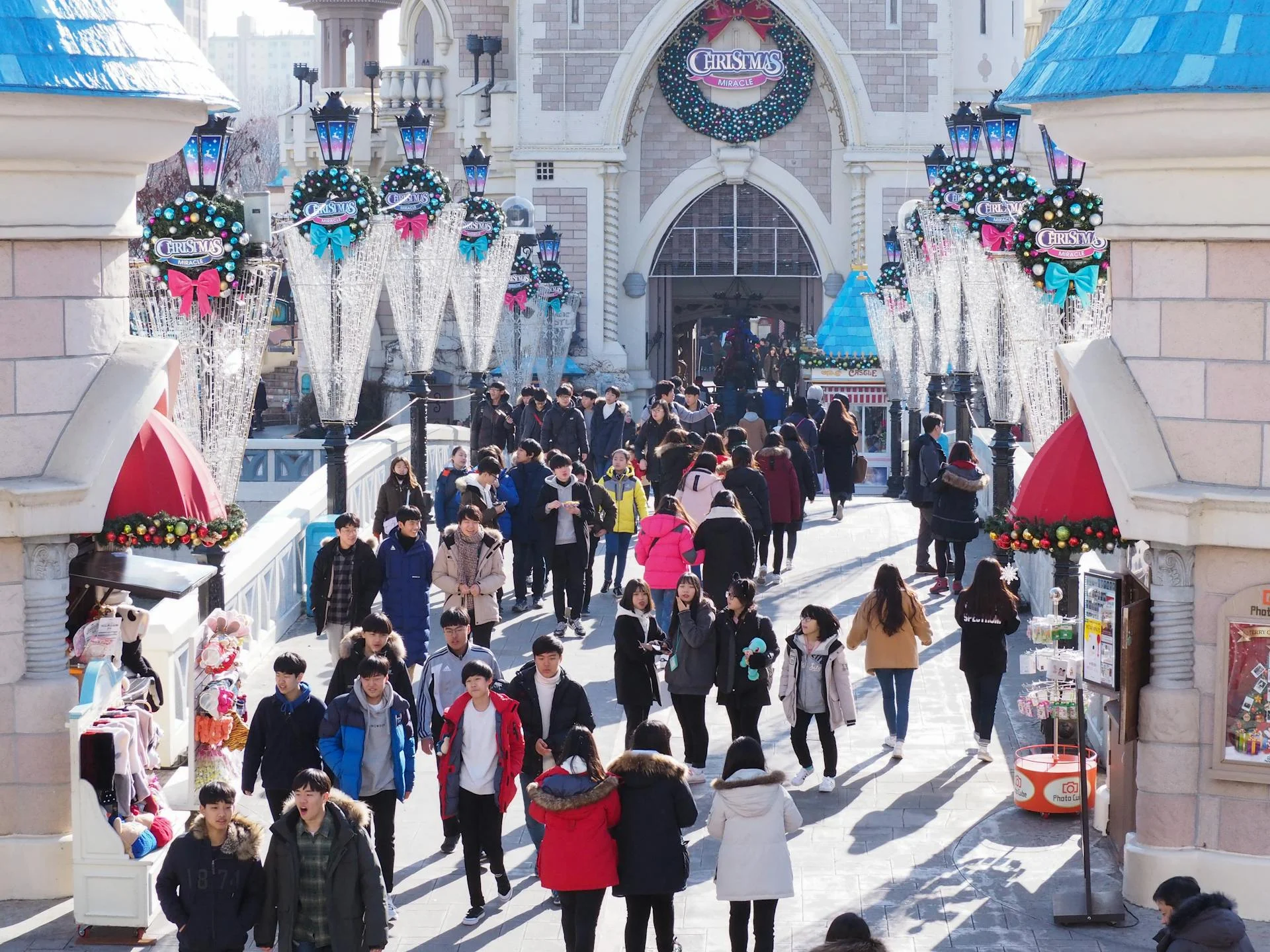 Lotte world, theme park located in the middle of Jamsil, Seoul is crowded by people