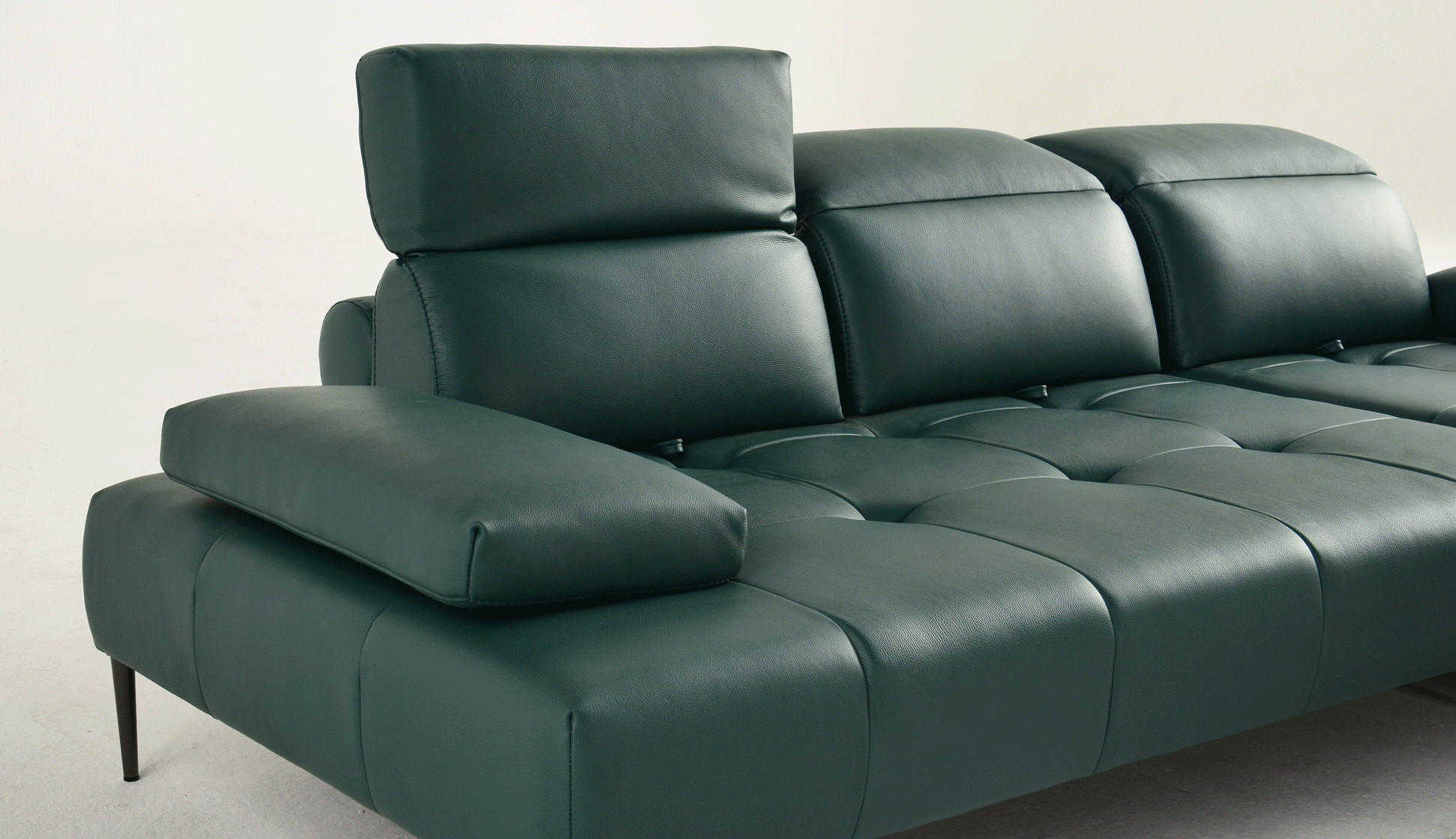 이태리 가죽을 사용한 세라티 기능성 소파