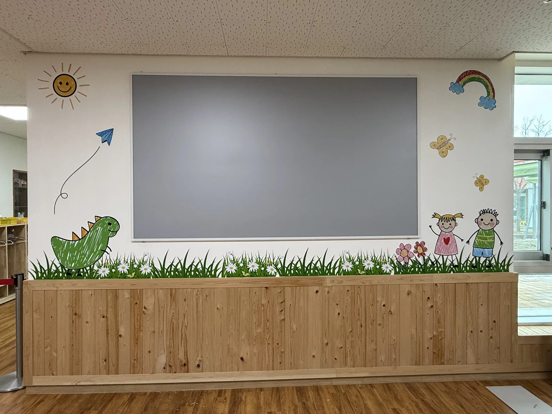 진천유치원 디지털 갤러리 설치 후 스크린페인트 포토월