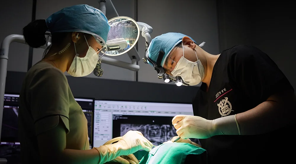 천안비디치과 임플란트 시술 모습