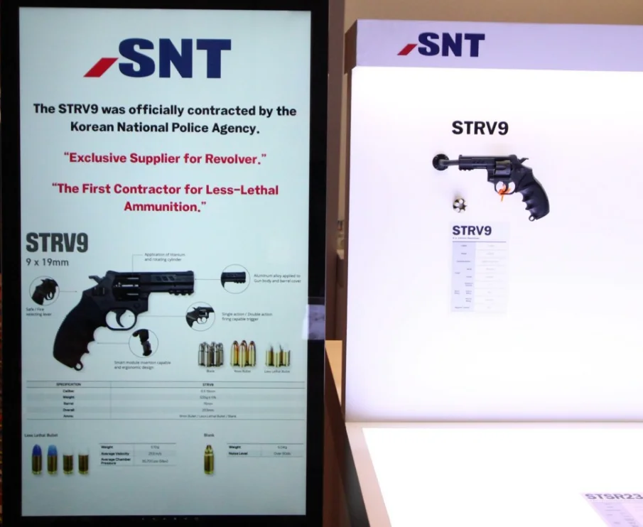 SNT모티브 최신 소구경 화기 전시