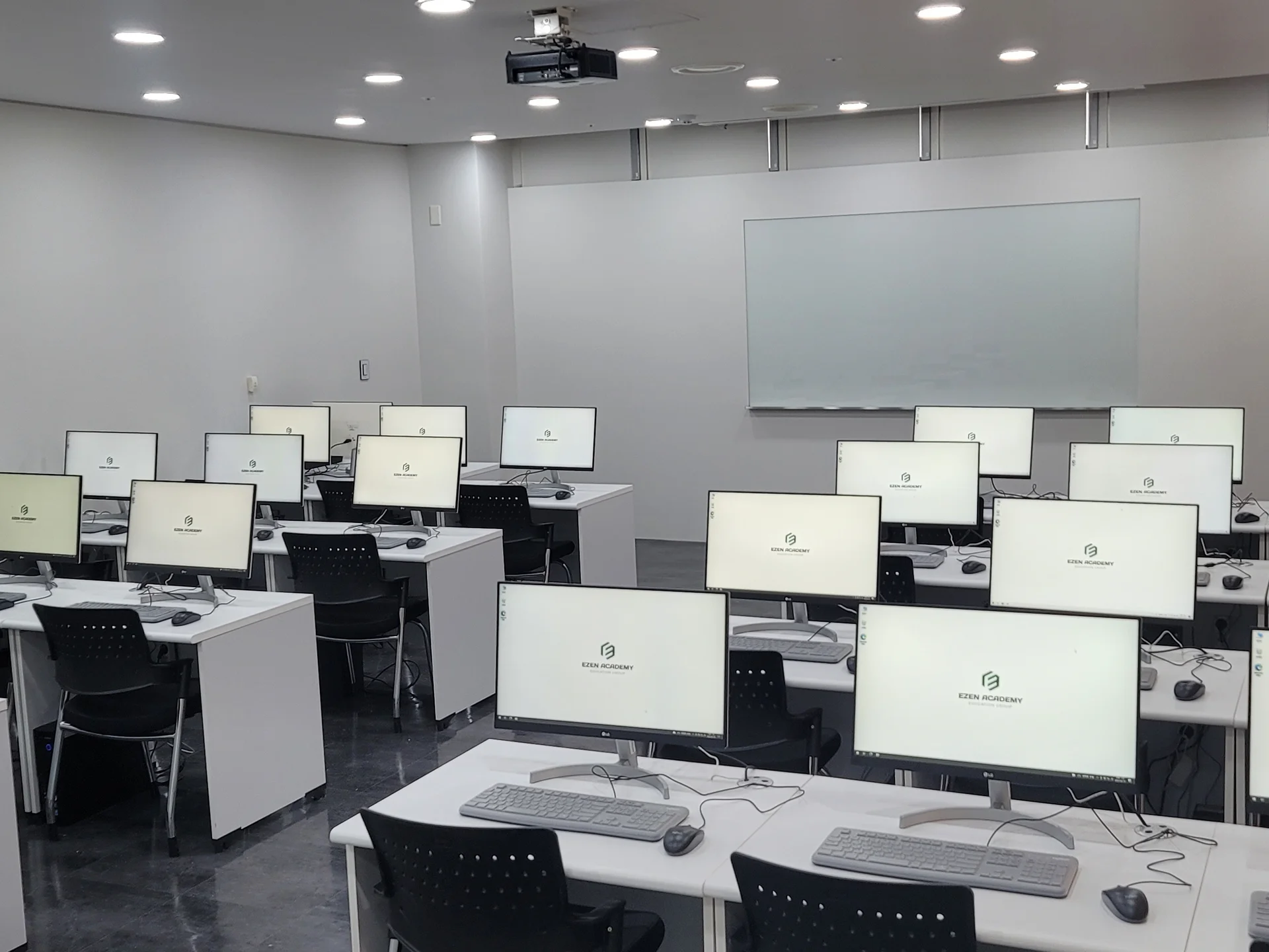 인천웹디자인-UI디자인-마케팅-UX기획-안산웹디자인-구월-한양대에리카캠퍼스-국비지원-국민취업지원제도-국민내일배움카드