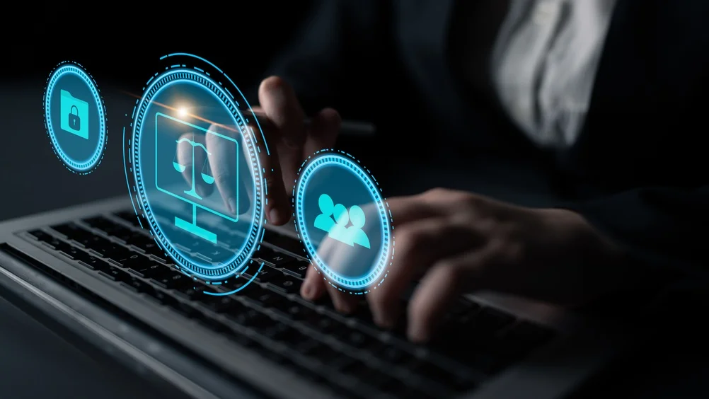 매크로를 사용한 경우의 여론 조작 시도에서는 몇 가지 일반 사용자와 구분되는 패턴이 있습니다.