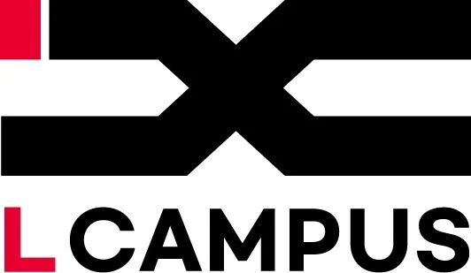 엘캠퍼스(LCAMPUS)의 공식 브랜드 로고. 검은색 굵은 선으로 구성된 기하학적 심볼과 빨간색 사각형 포인트, 그리고 첫 글자 'L'을 빨간색으로 강조한 볼드한 산세리프 서체의 LCAMPUS 영문 텍스트가 결합된 브랜드 아이덴티티 이미지.