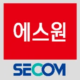 에스원 세콤(S-1 SECOM) 공식 기업 로고. 강렬한 빨간색 사각형 배경에 흰색 한글 '에스원' 텍스트와 하단의 SECOM 영문 로고가 결합된 대한민국 대표 보안 서비스 브랜드 이미지.