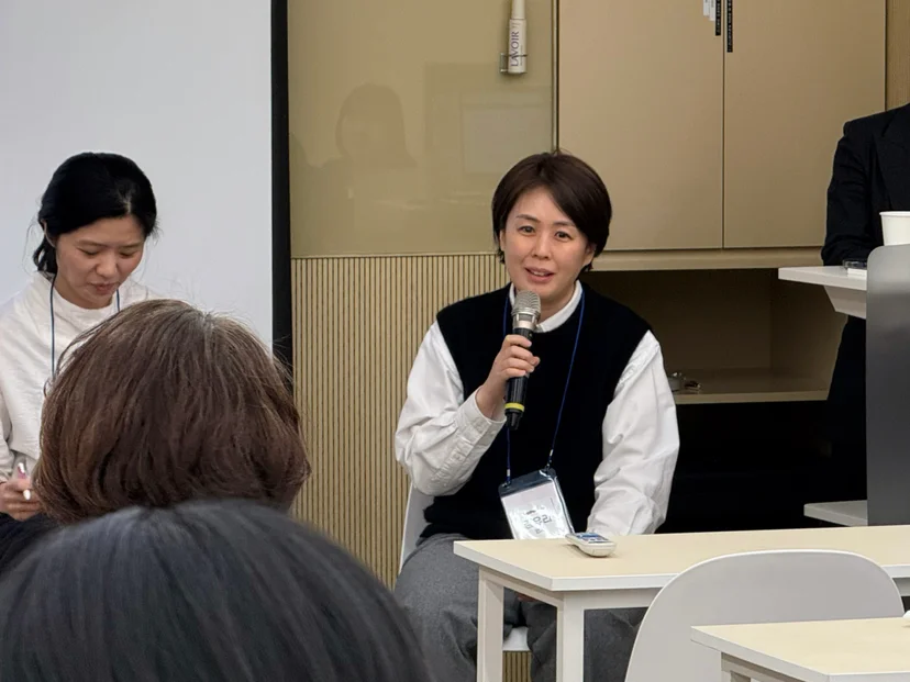 업피플 김유리 코치가 리더십 세미나 Q&A 세션에서 질문에 답변하고 있다.