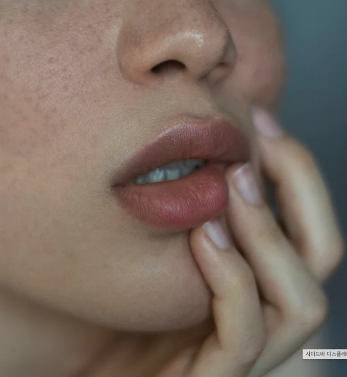 a woman who need skincare because of sensitive skin and damaged skin barrier