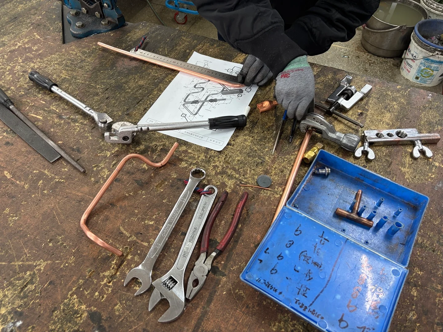 공조냉동기계기능사 실기 준비하는 모습