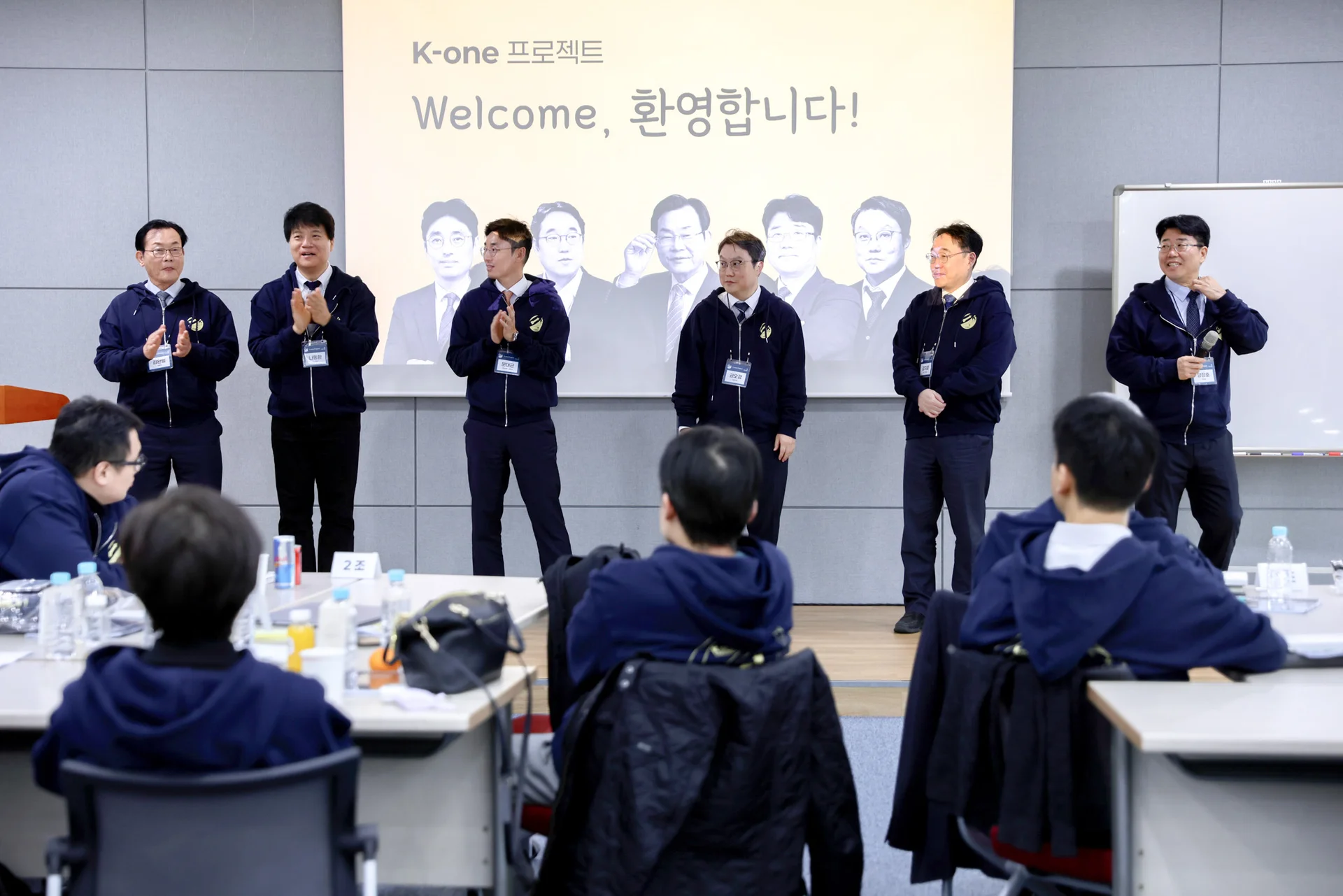 왼쪽부터 김완일세무사님, 나동환대표님, 문대근세무사님, 권오경위원님, 강지훈변호사님, 양정호부장님