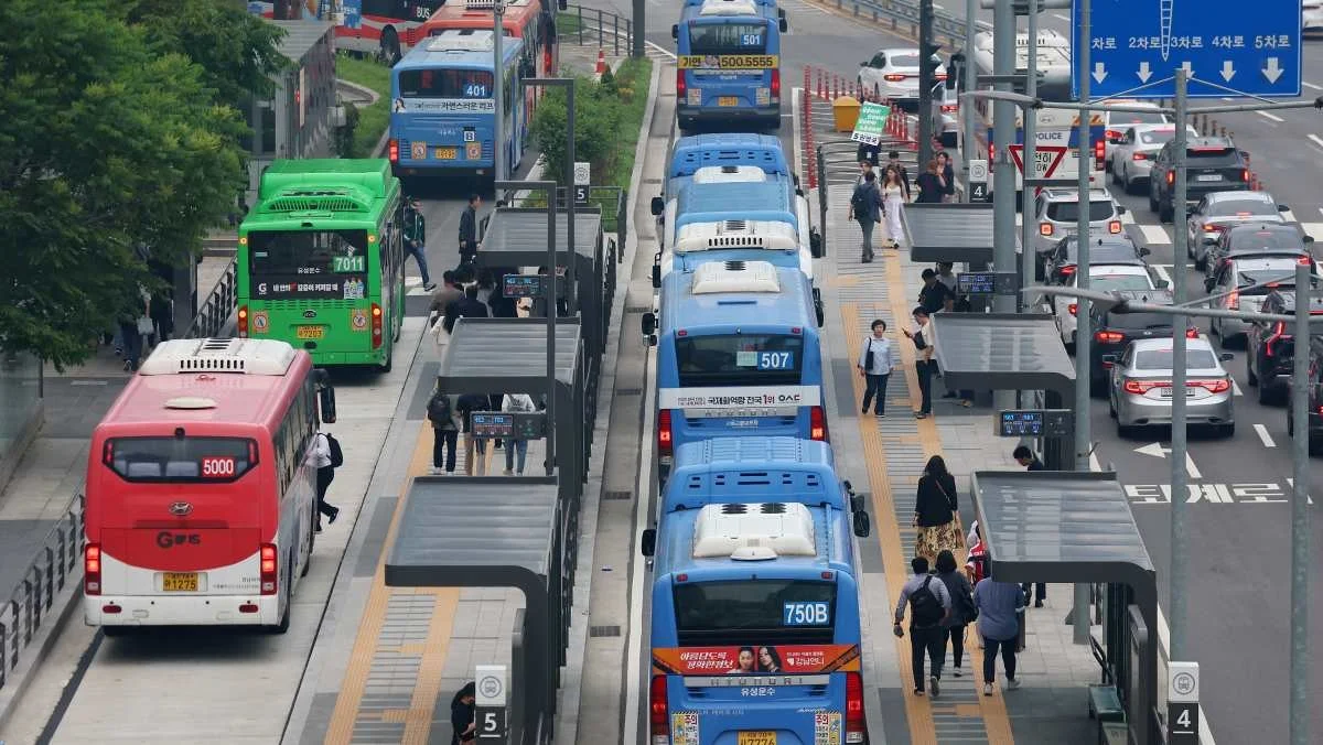 Korean city buses in blue, green, and red colors