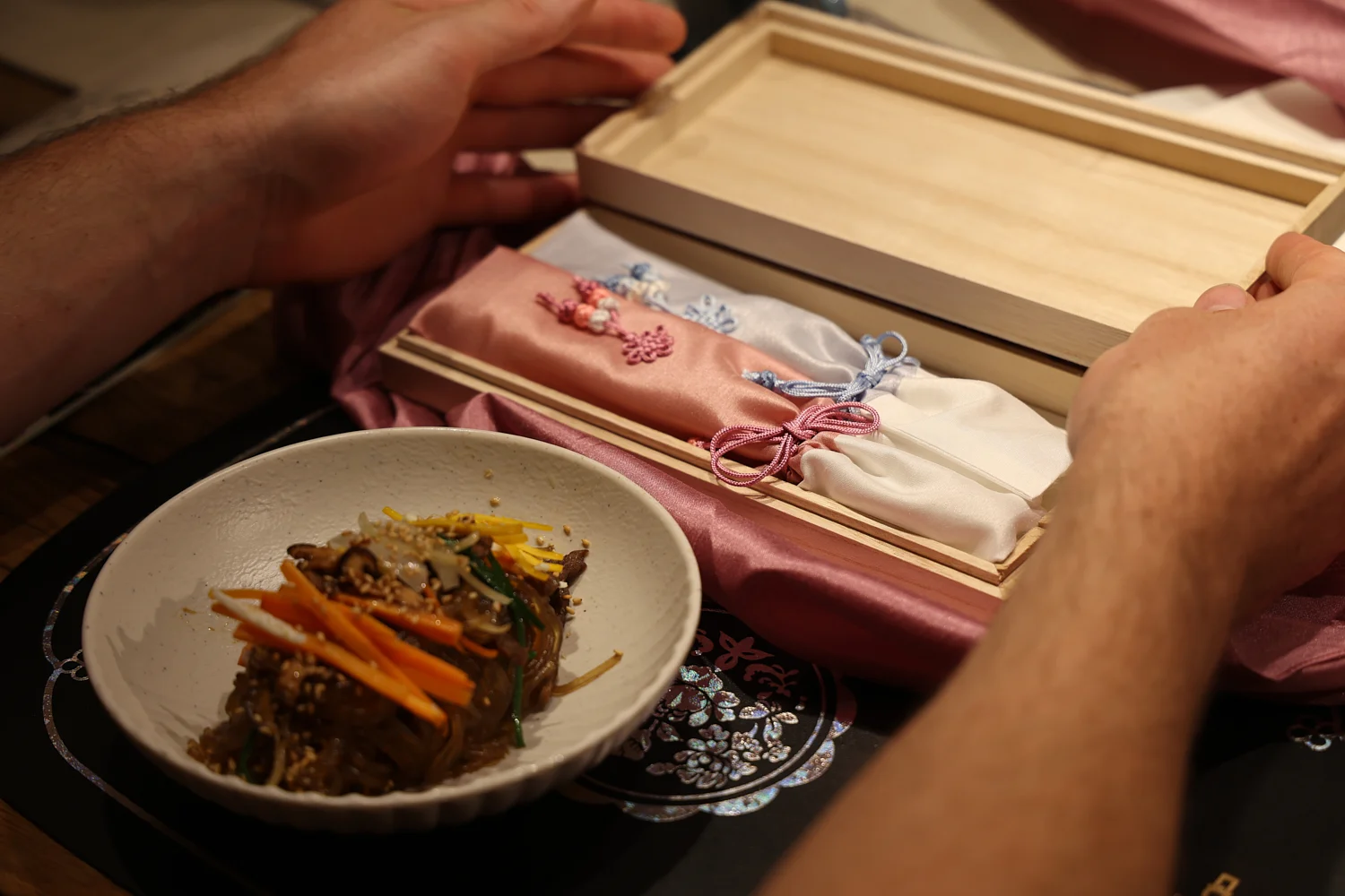 퀴진케이 행사를 위해 제작한 수저 세트