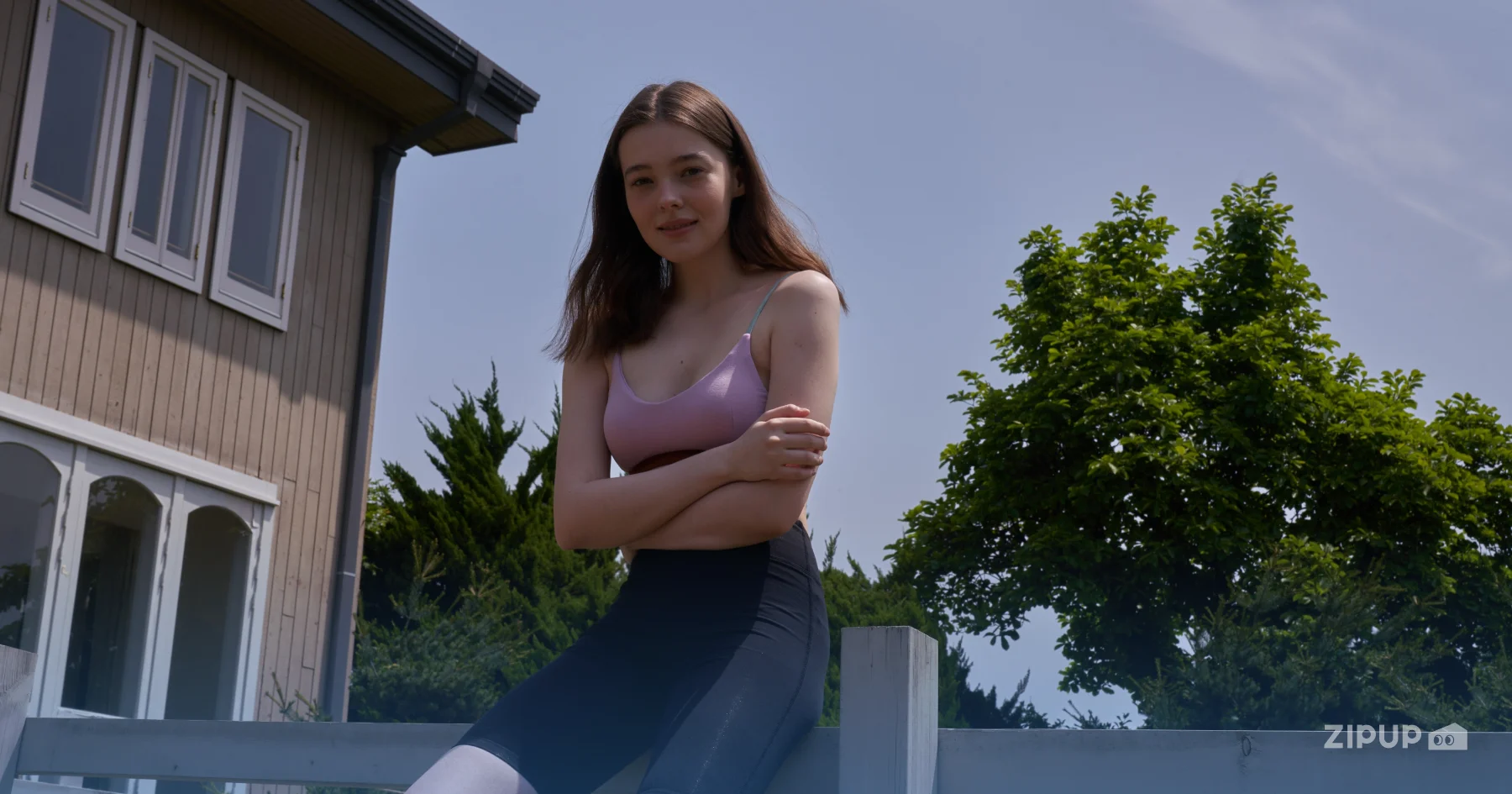 요가를 꾸준히 하기 위해 중요한 요가복 선택 기준을 소개합니다. 해피요기즈처럼 편안함과 일상 활용성을 갖춘 요가웨어로, 운동부터 일상까지 자연스럽게 이어지는 스타일을 경험해보세요.