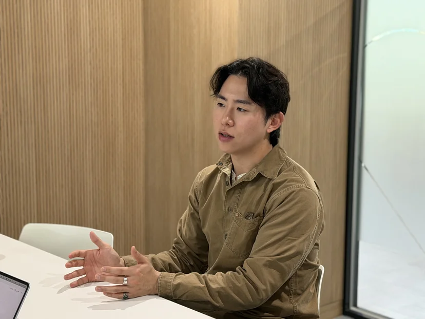 인터뷰 중인 루트릭스 안정록 대표
