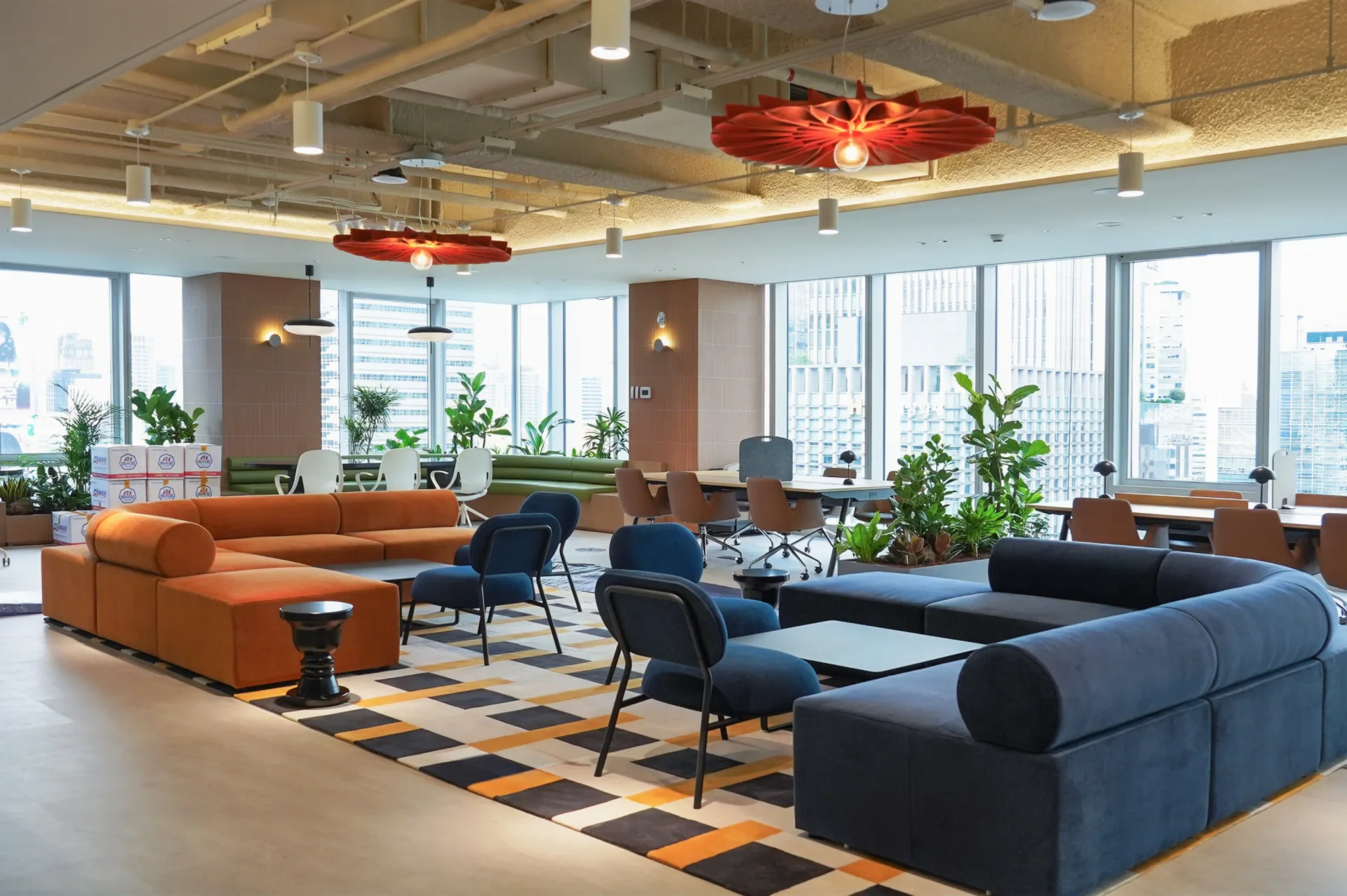 대기업 사옥 워크라운지 원색 인테리어 실내 식물 기업 플랜테리어 전경