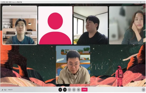 리틀리팀이 회의를 하고 있는 모습