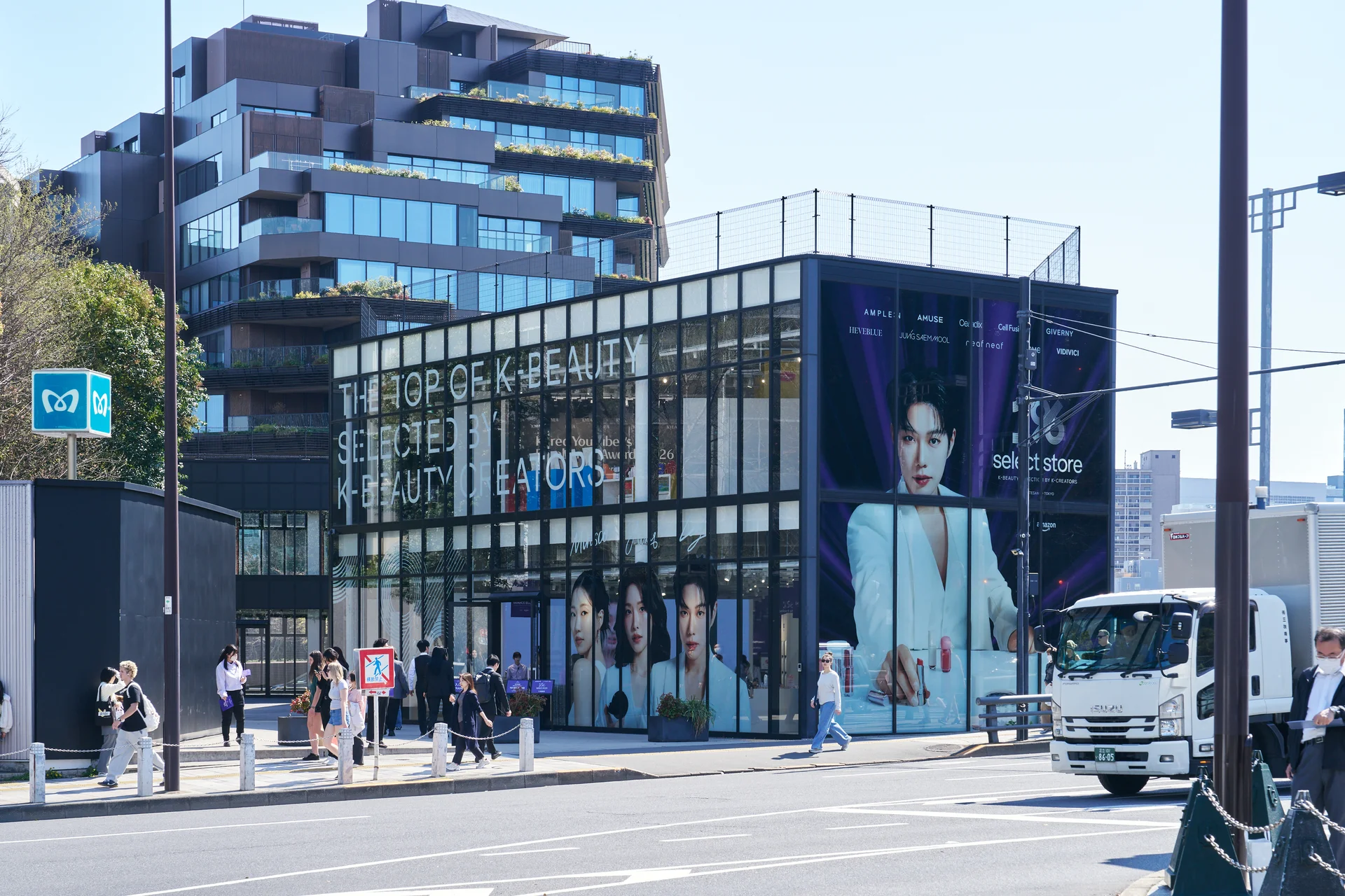 도쿄 오모테산도 레페리 K-뷰티 셀렉트스토어 요도바시 J6 빌딩 외관