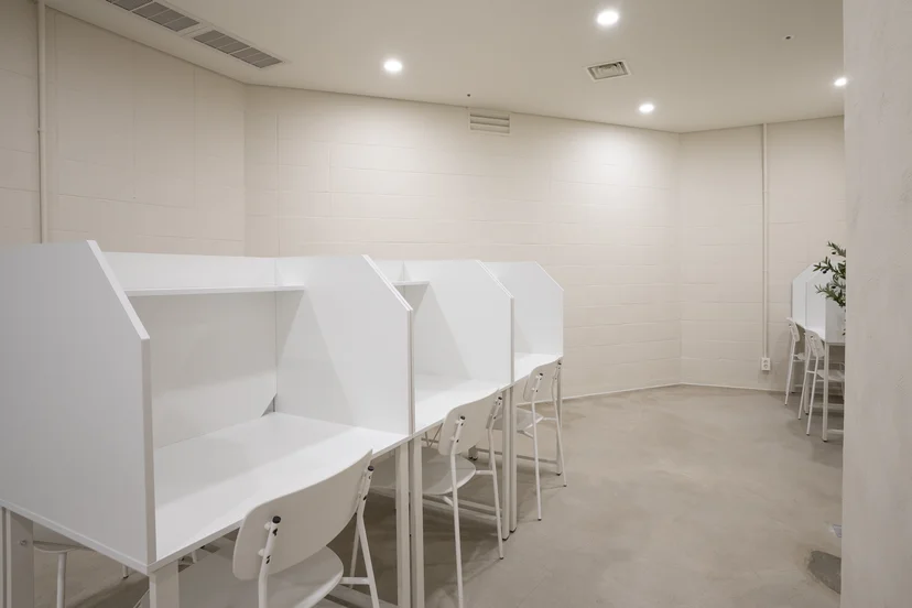  Alt: Mangrove Seoul coliving shared lounge — work-friendly common space for digital nomads.