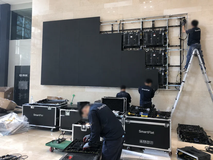아파트 로비에 설치되는 대형 LED스크린