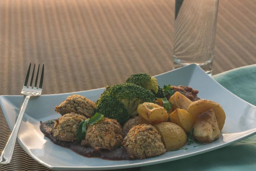 Falafel with broccoli and potatoes