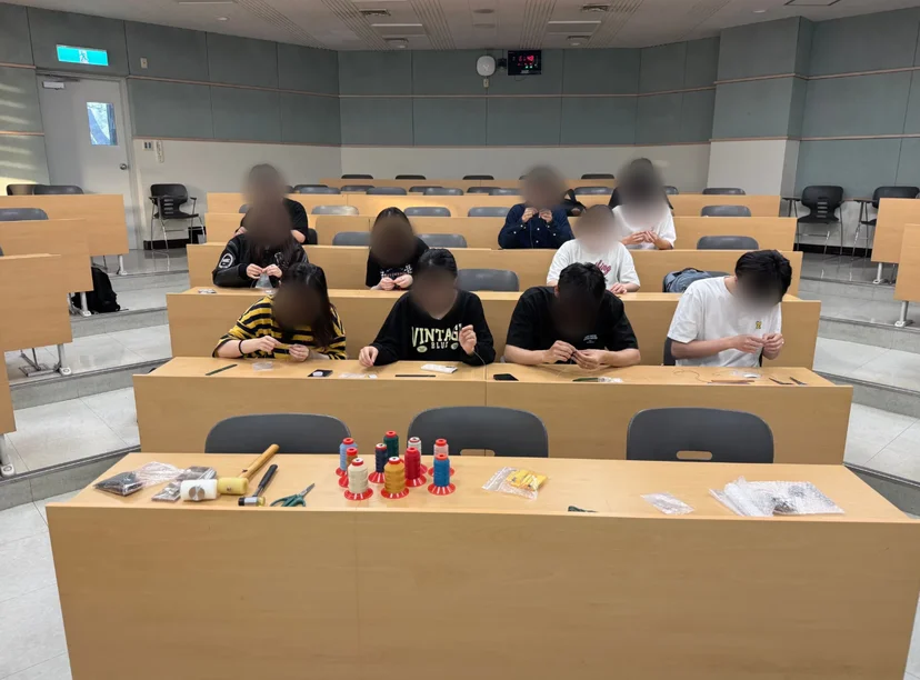 가죽 공예 체험 모습