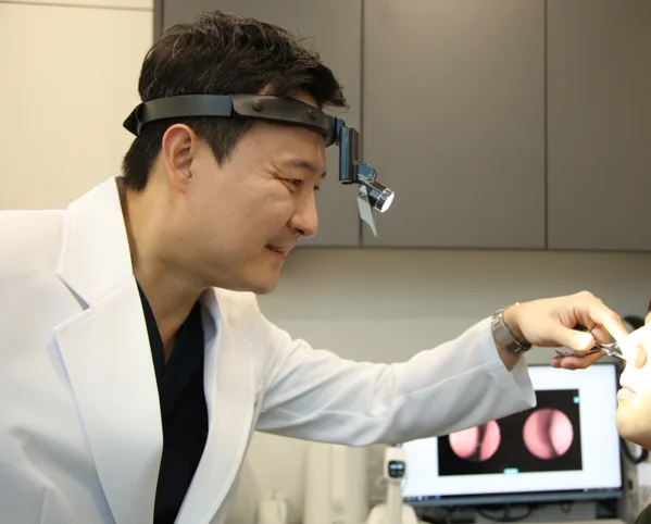 코비쥬의원 코수술을 담당하는 현상민 대표원장 소개 이미지