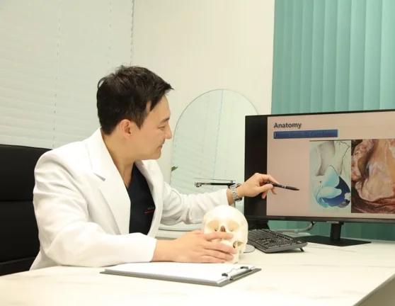 코비쥬의원 코수술을 담당하는 현상민 대표 원장 소개 이미지