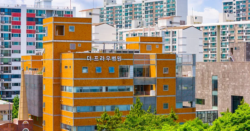 thefrau-hospital-main-building-exterior