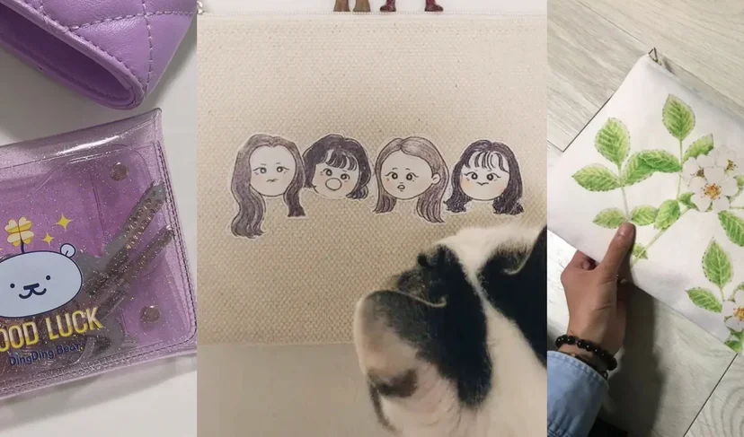 마플 커스텀 여행용 파우치 – 캐릭터 그래픽을 인쇄한 보라색 투명 카드 파우치와 친구 얼굴 일러스트, 식물 사진을 인쇄한 패브릭 파우치를 촬영한 이미지