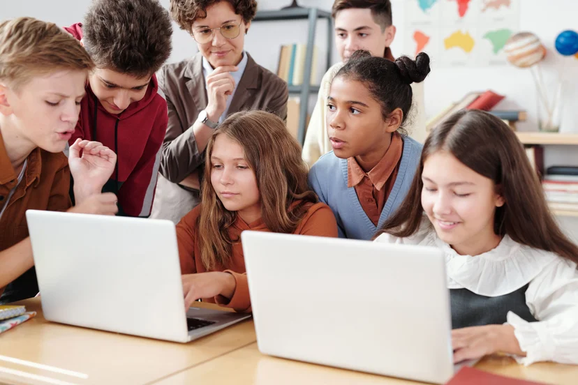 Students collaborate on an online group activity.