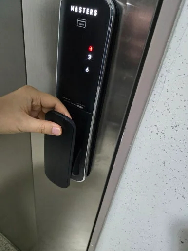 장항동 마스터즈 8600FS 푸시풀 지문인식 도어락 설치 현장 사진 10