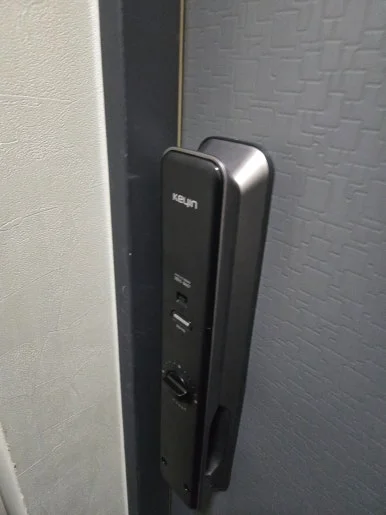 장기동 라오나크 LX100C 지문인식 도어락 교체 과정 현장 사진 9