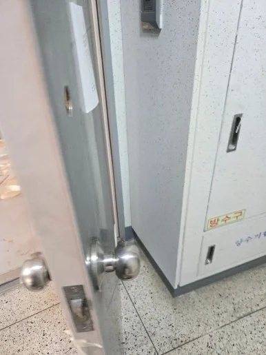 화정동 마스터즈 8600FS 푸시풀 도어락 설치 현장 사진 3