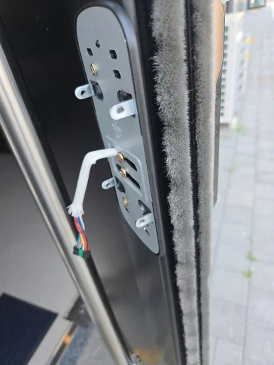 야당동 상가 유리문에 마스터즈 550S-SA 도어락 설치 현장 사진 9