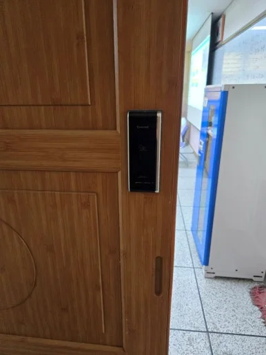 가좌동 미닫이문 번호키 고장, 에버넷 LH310H 교체 현장 사진 4