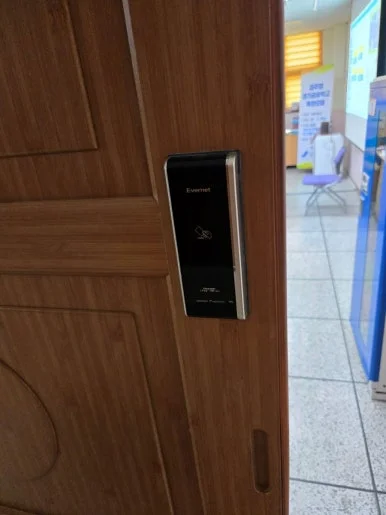 가좌동 미닫이문 번호키 고장, 에버넷 LH310H 교체 현장 사진 3