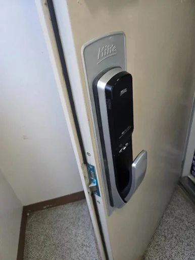 풍동 열쇠, 철문용 8600FS 지문·카드 도어락 설치 현장 사진 3