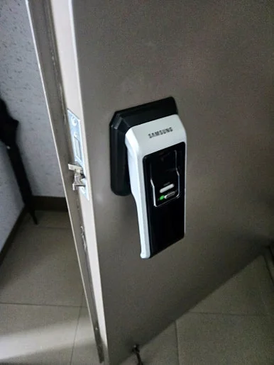 백석동 열쇠, 밀레 M7200S 터치 번호키 설치 현장 사진 3