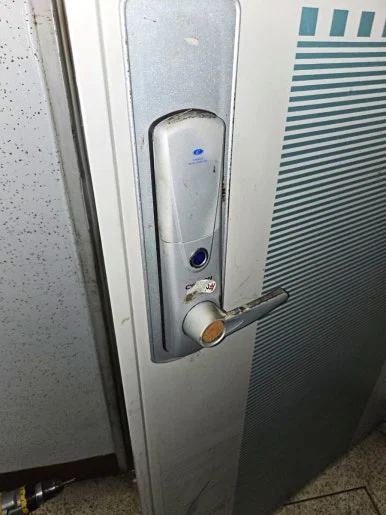 고양 행신동 문이 안 열리는 고장 번호키 교체 작업 전 모습