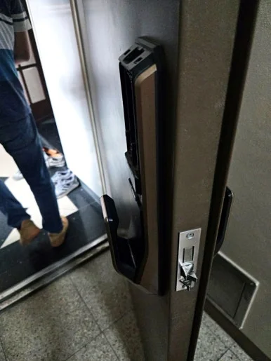 덕양구 열쇠, 밀레 현관 번호키 설치와 보안 점검 현장 사진 2