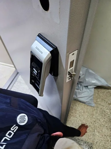 고촌 열쇠, 디지털도어락 고장 후 터치형 번호키 교체 현장 사진 3