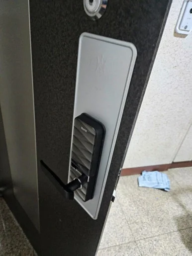 마산동 열쇠, 지문인식 푸시풀 디지털도어락 설치 현장 사진 2