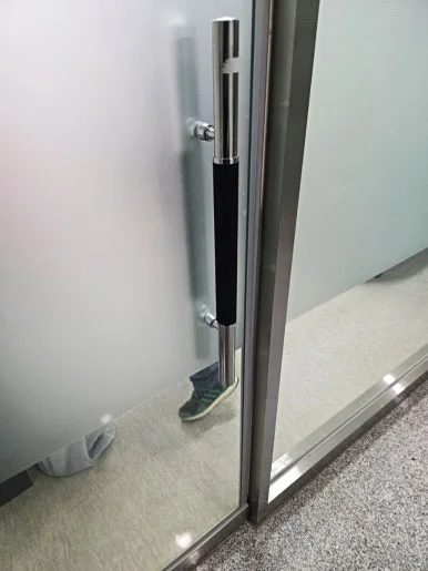 파주 목동동 사무실 강화유리문 번호키 설치 작업 전 모습