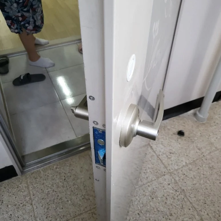 마두동 열쇠, 일산 현관 번호키 설치와 작동 점검 현장 사진 1