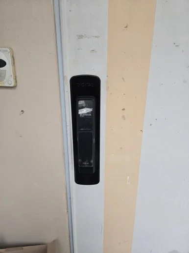 성사동 열쇠, 문 손상 줄인 고양 현관 도어락 설치 현장 사진 10
