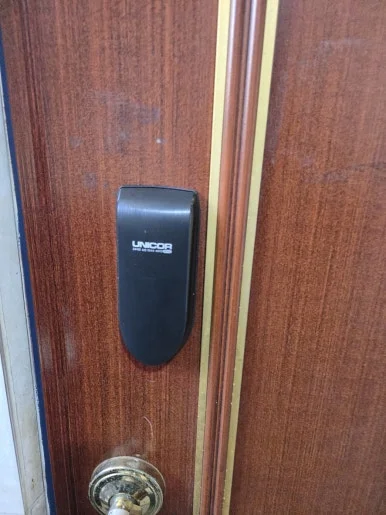 야당동 열쇠, 오래된 문에 현관 도어락 설치 현장 사진 10