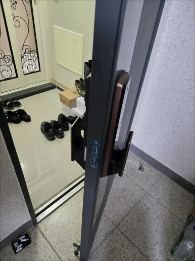 기존 부품 철거 현장